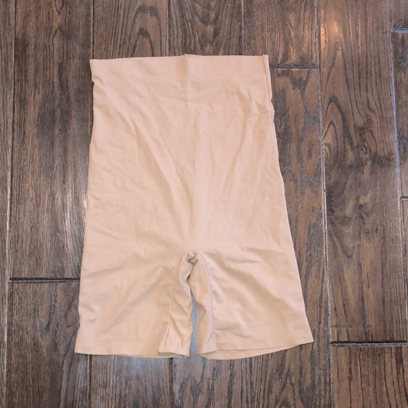 Anne Klein Other - ANNE KLEIN nude shape-wear shorts size large